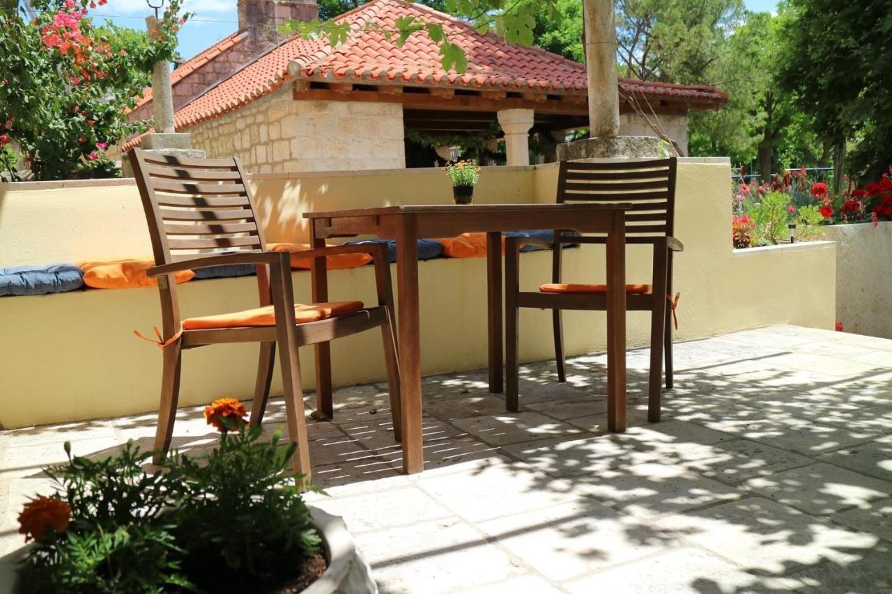 Studio Apartments & Rooms Lela, Sipan Island Sipanska Luka  ภายนอก รูปภาพ