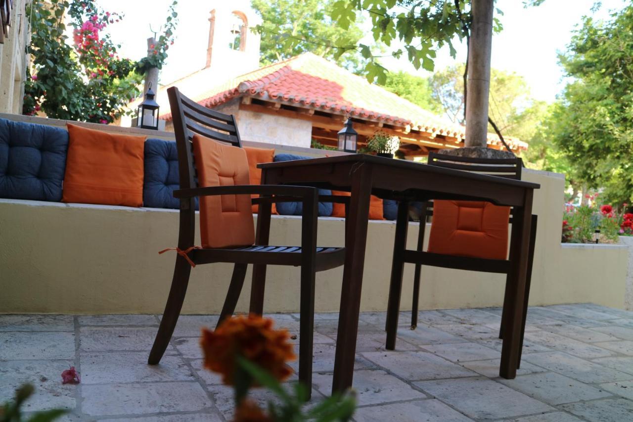 Studio Apartments & Rooms Lela, Sipan Island Sipanska Luka  ภายนอก รูปภาพ