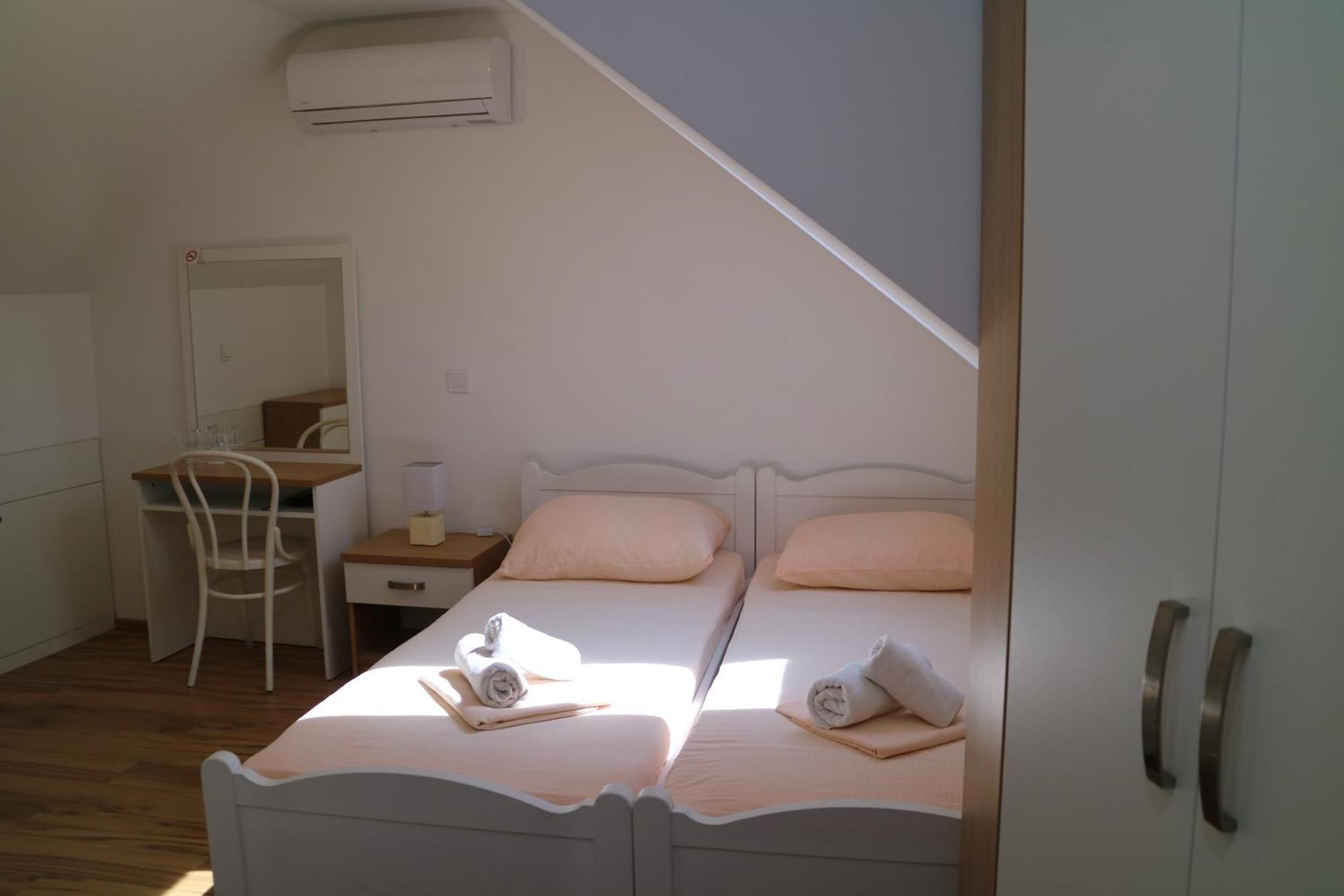 Studio Apartments & Rooms Lela, Sipan Island Sipanska Luka  ภายนอก รูปภาพ