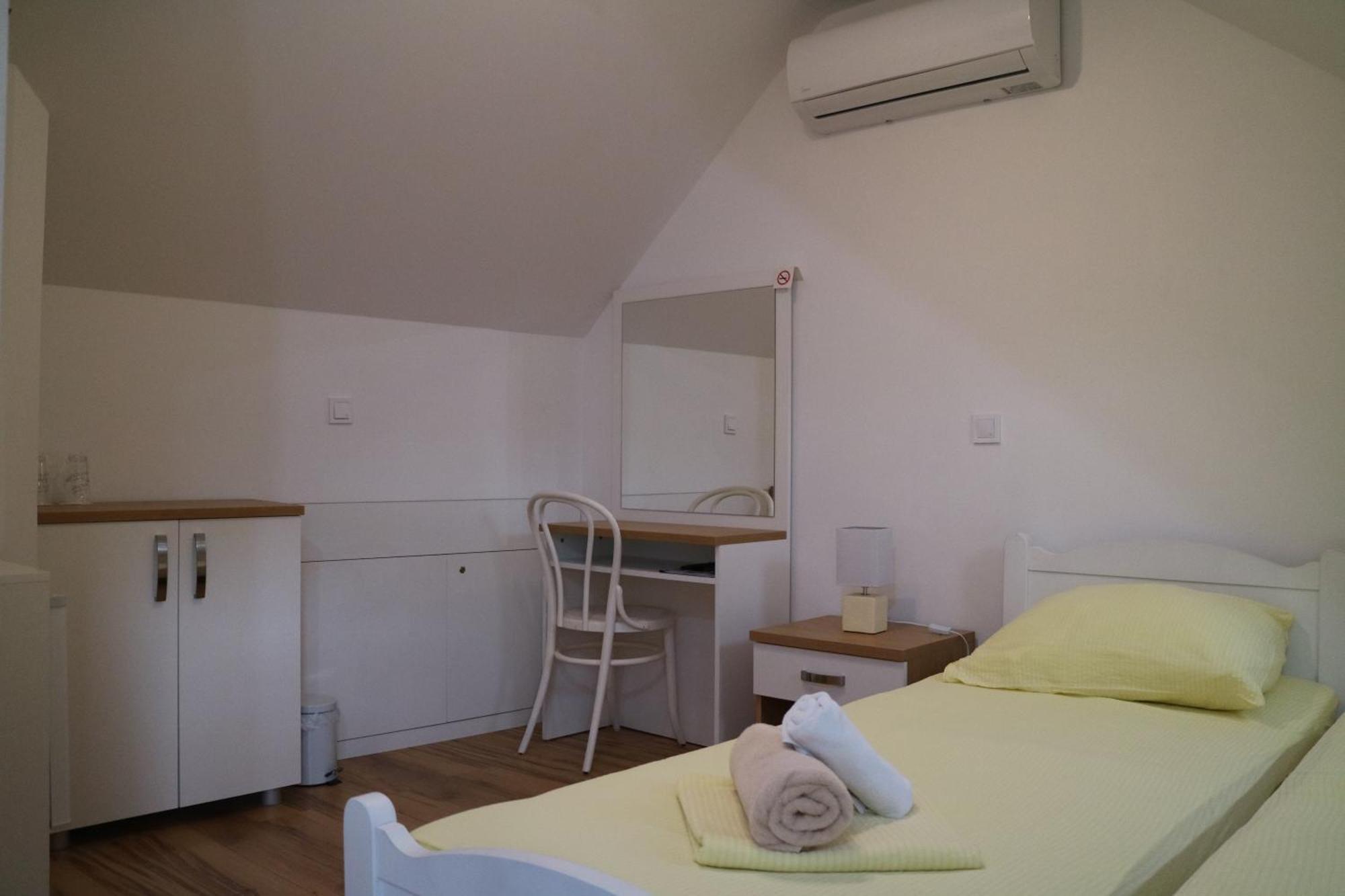 Studio Apartments & Rooms Lela, Sipan Island Sipanska Luka  ภายนอก รูปภาพ