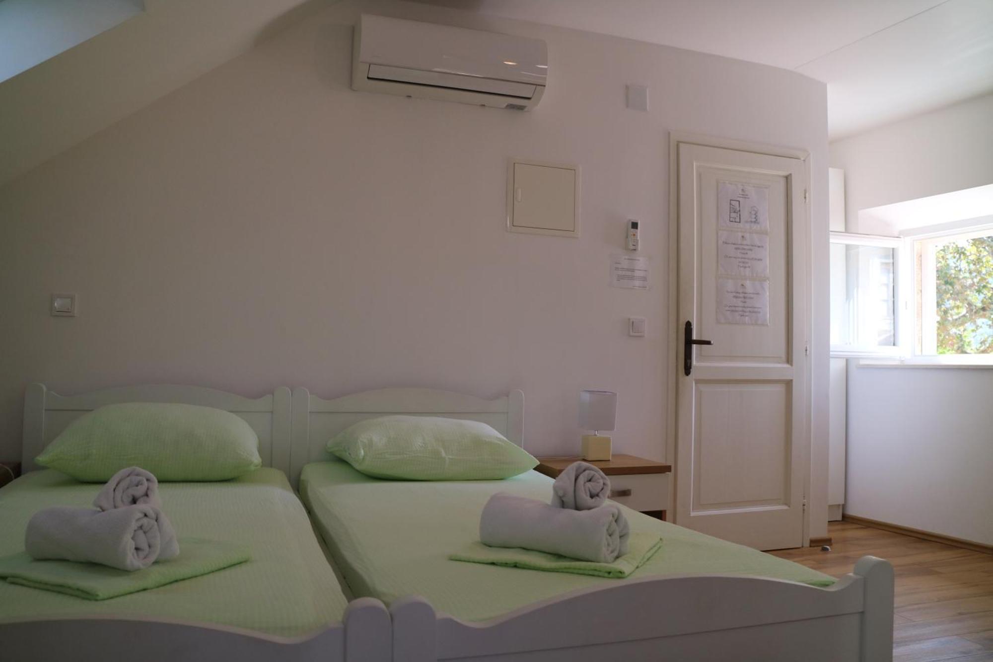 Studio Apartments & Rooms Lela, Sipan Island Sipanska Luka  ภายนอก รูปภาพ