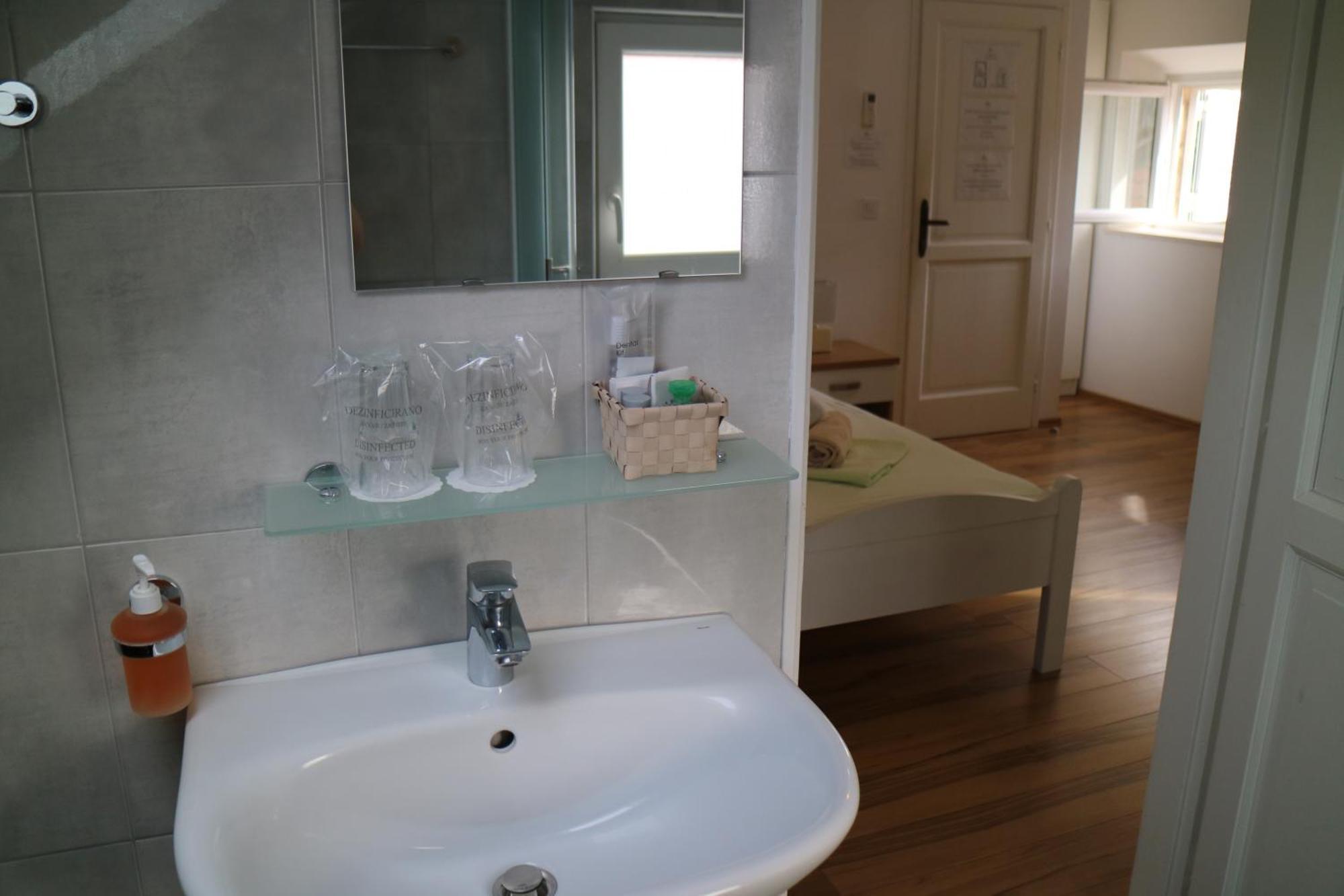 Studio Apartments & Rooms Lela, Sipan Island Sipanska Luka  ห้อง รูปภาพ