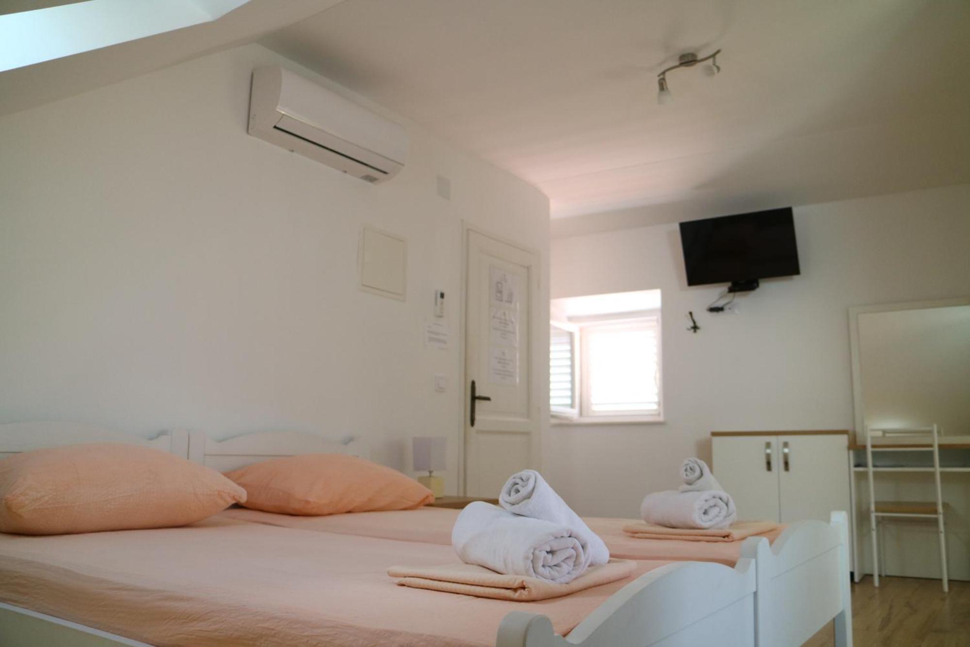 Studio Apartments & Rooms Lela, Sipan Island Sipanska Luka  ห้อง รูปภาพ